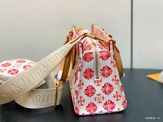 WIS East ONTHEGO VUITTON LOUIS West 1021